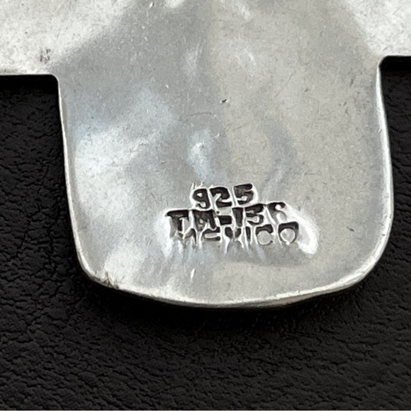 Vintage Taxco Mexico Large Sterling silver hand stamped cross pendant - Picture 9 of 10